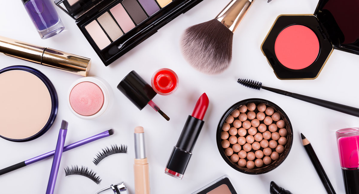 Les 10 produits  et outils indispensables pour un make  up  